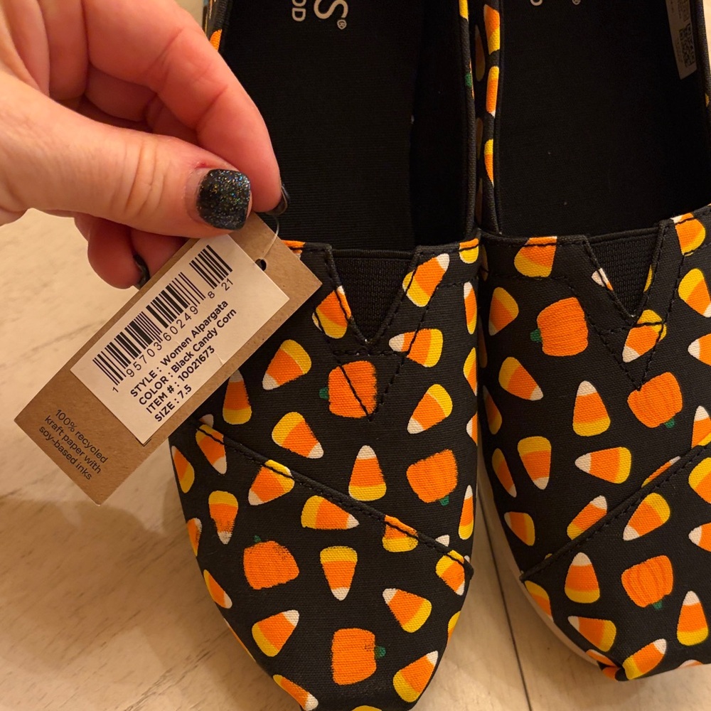 NWT TOMS Black and Orange Candy Corn Halloween Slip-Ons - Picture 6 of 7